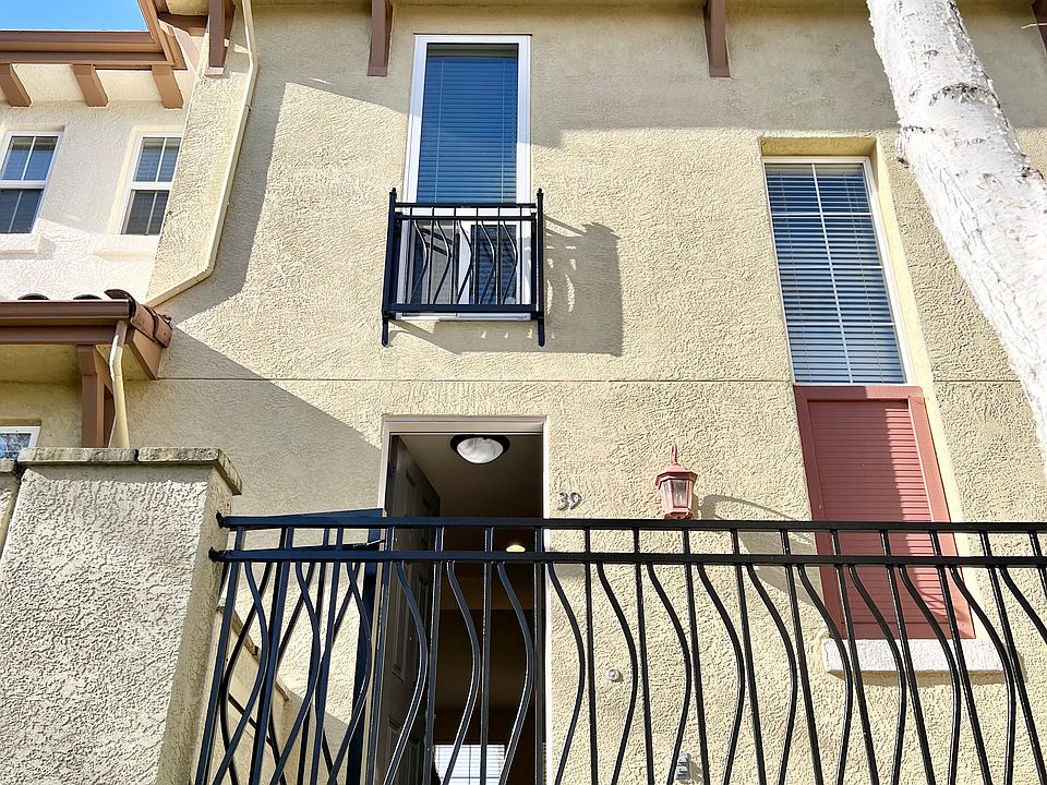 1st image of 39 Matisse Ct
