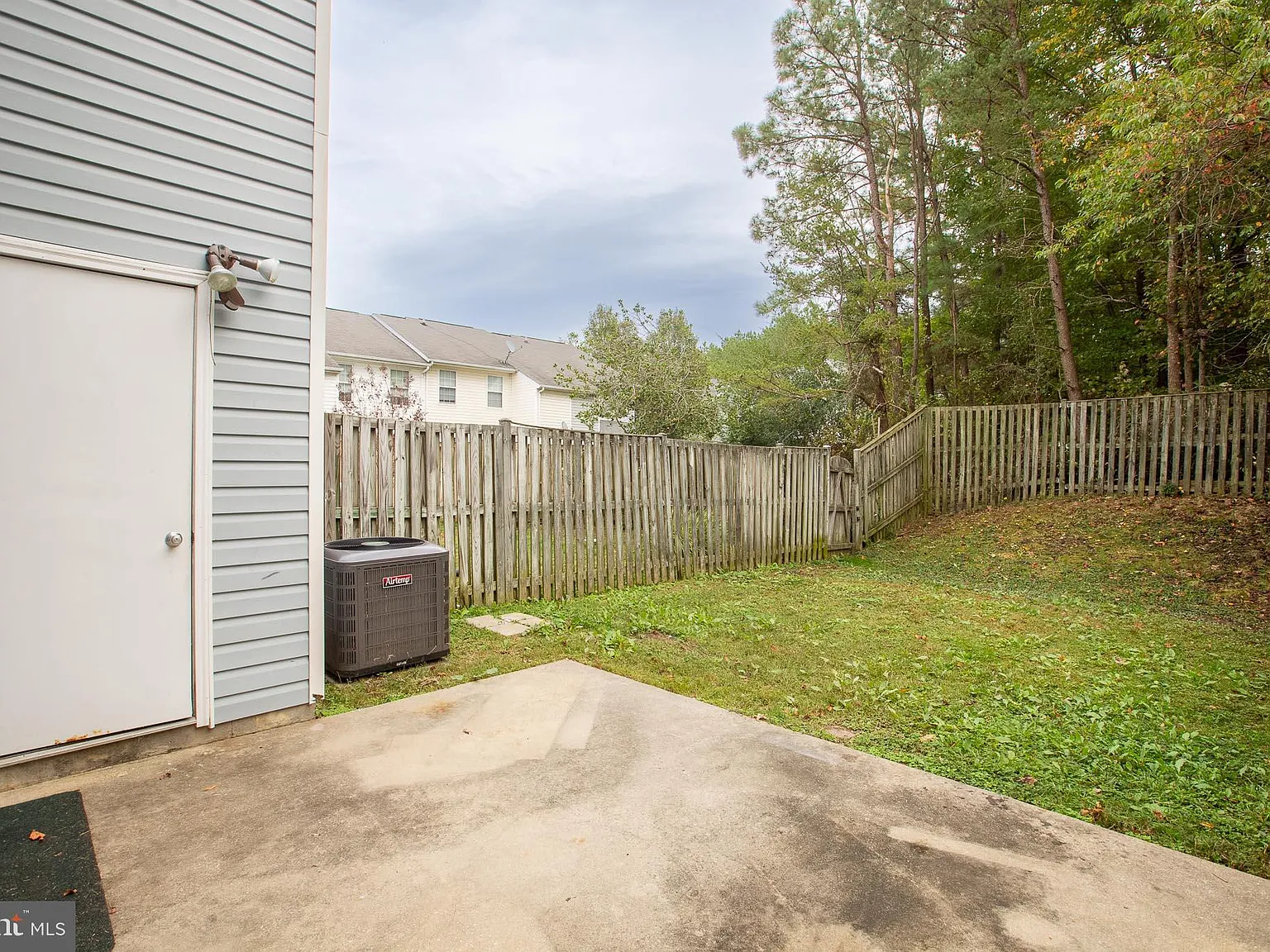 2 bed, 2.5 bath, 1358 sqft, $1,500 — Photo 3