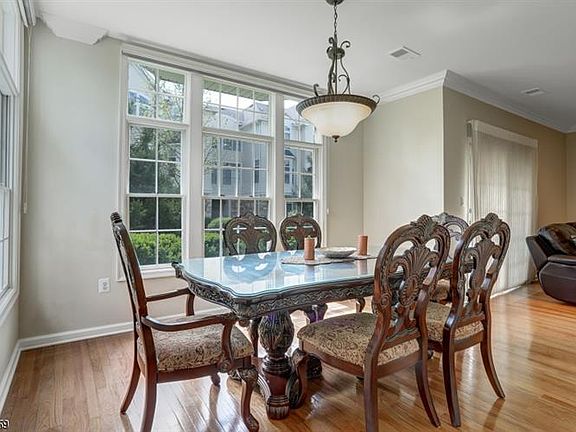 5th image of 101 Kensington Ln
