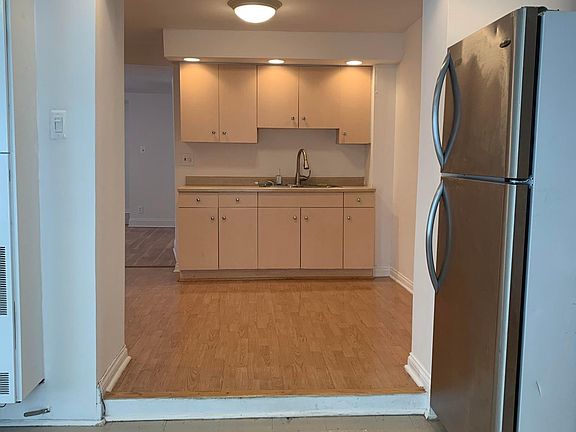 4th image of 1373 W Grand Ave Floor 2