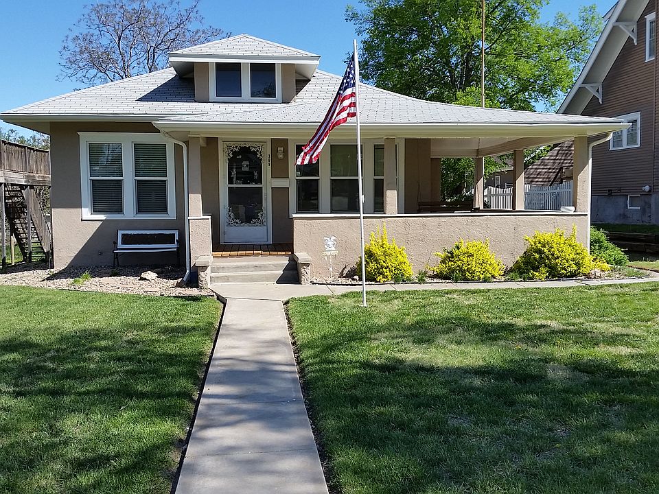 5-bedroom, 2 full baths