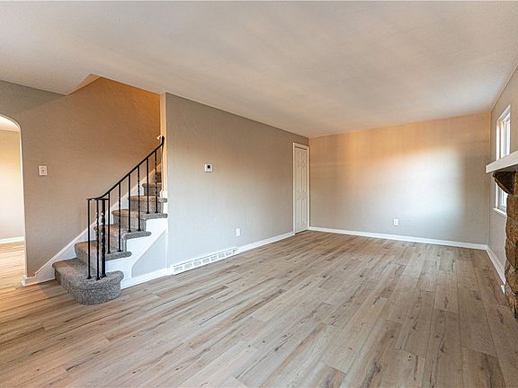 3rd image of 325 Bracken Ave