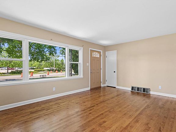 5th image of 205 N Chicago AVENUE