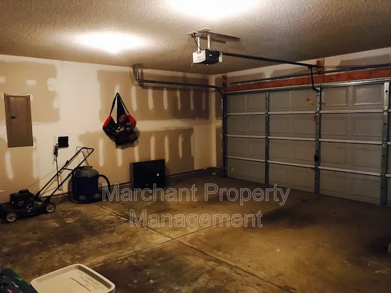 776 Waterbrook Ln — Photo 21