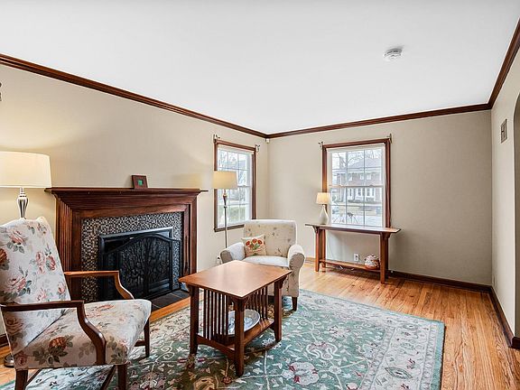 5th image of 1422 E Lasalle Ave