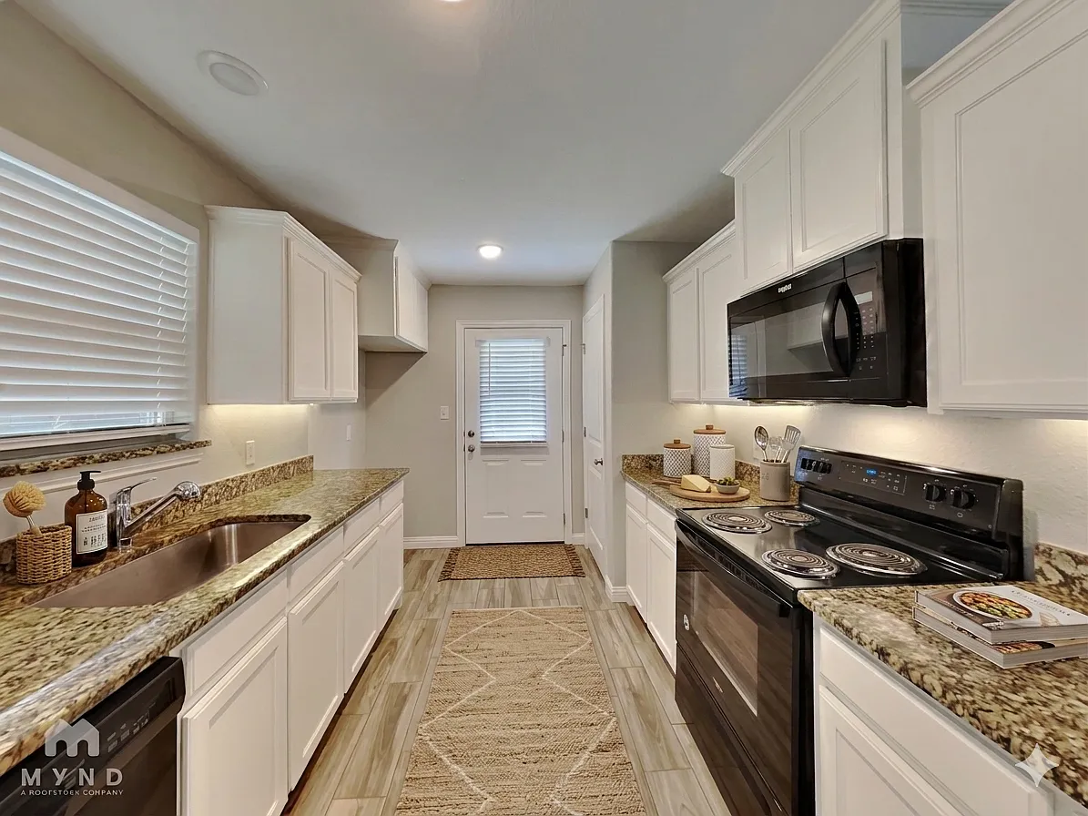 3 bed, 2.0 bath, 1560 sqft, $1,849 — Photo 3