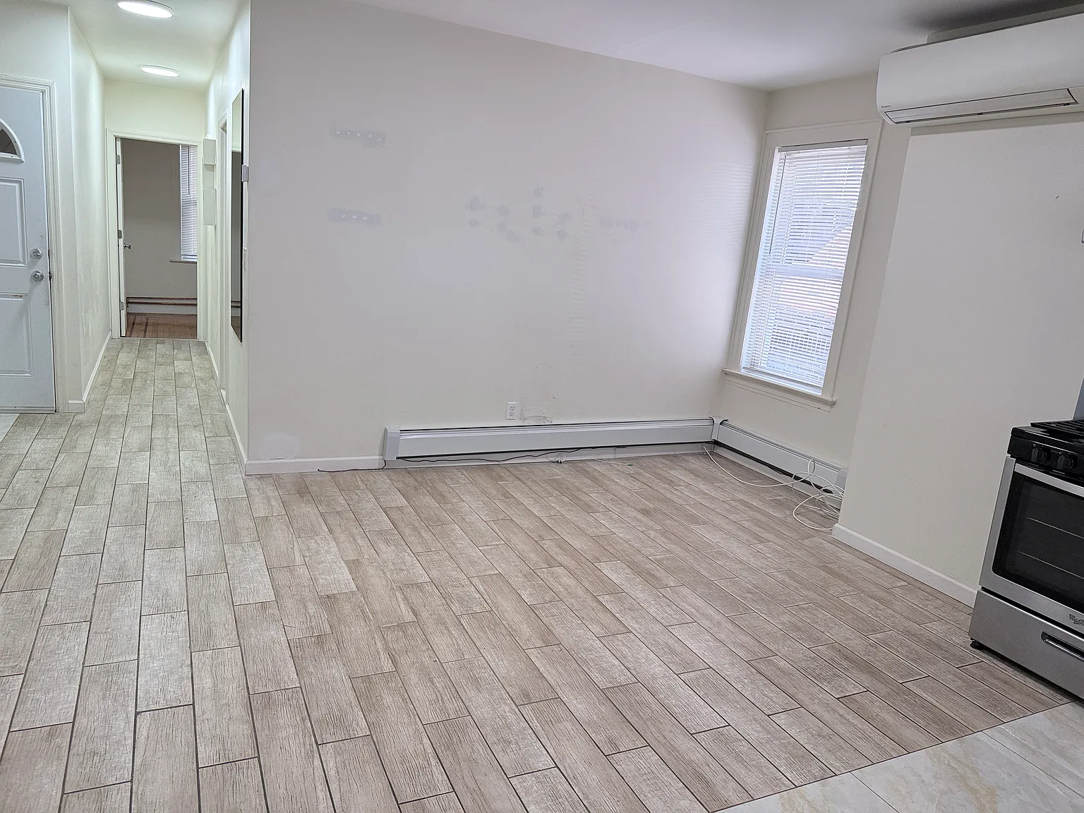 3 bed, 900 sqft, $2,500 — Photo 2