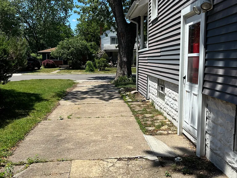 1207 Longfellow Ave — Photo 25