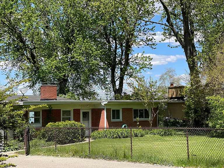 3048 Waunona Way — Photo 30