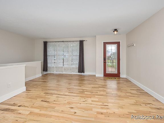 3rd image of 652 Marway St NW