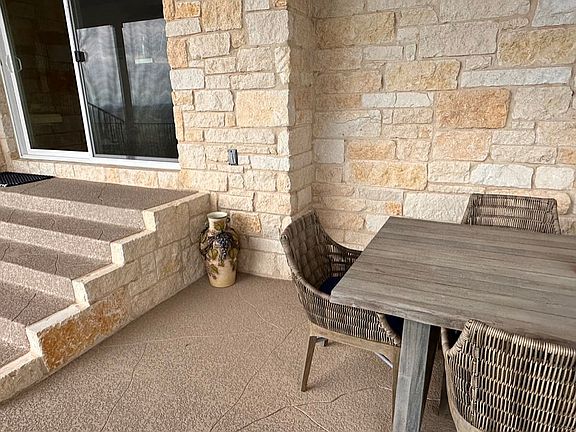 3rd image of 901 Lakepark Dr