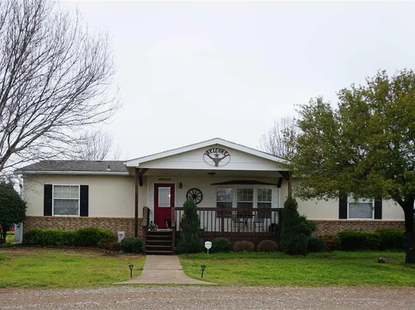 13076 Blaker Rd, Iowa Park, TX 76367