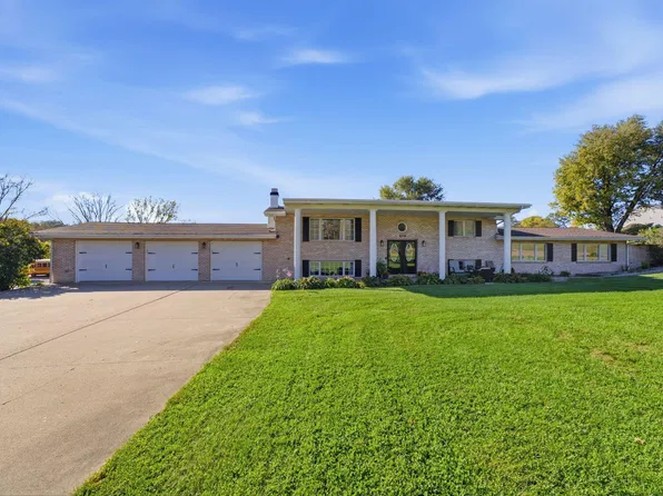 2716 Isett Ave, Muscatine, IA 52761