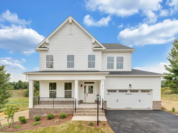 974 Round Meadow Dr, Christiansburg, VA 24073