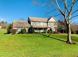 6039 Domarray St, Coopersburg, PA 18036