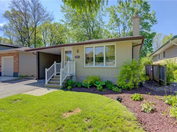 527 Fallingbrook Dr, Waterloo, ON N2L 4N2