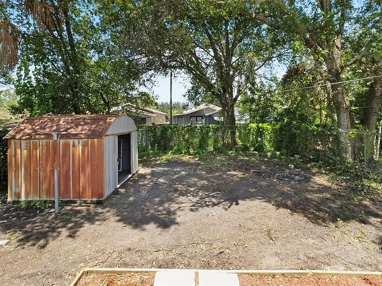 2329 W Beach St — Photo 35
