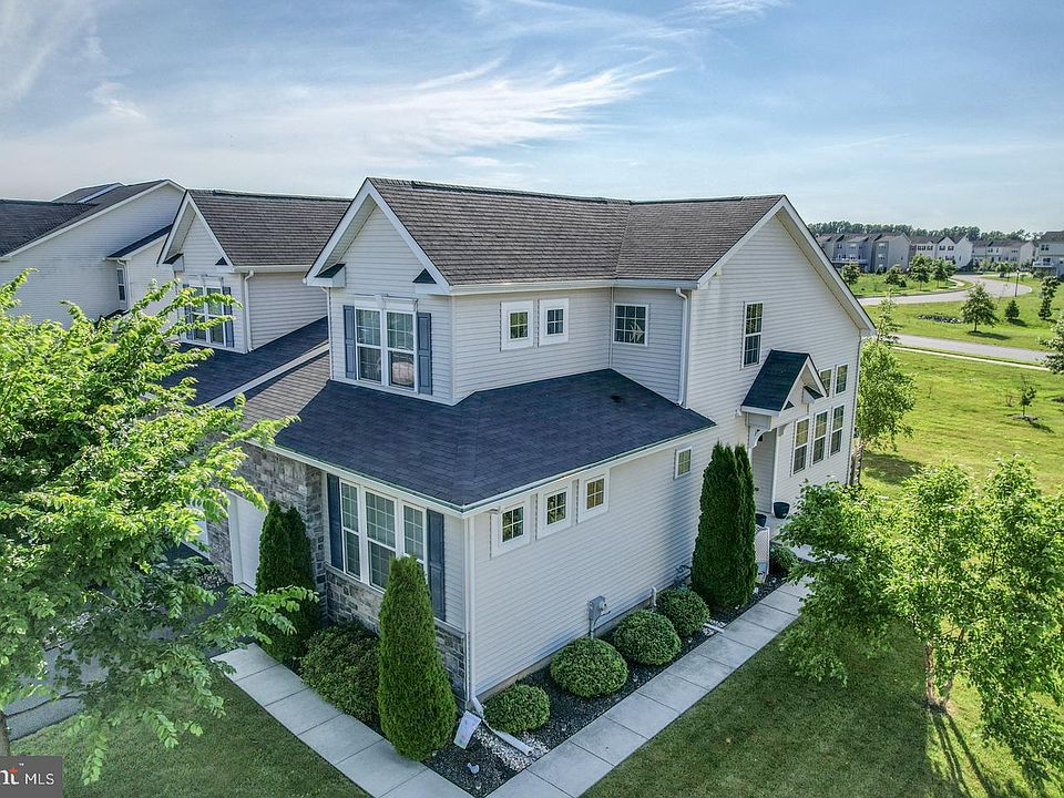 1st image of 607 Irish Ct
