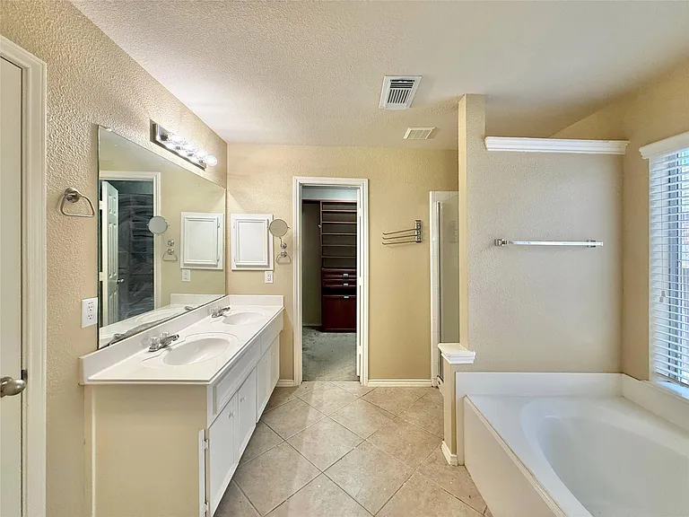 1810 Katlyn Ln — Photo 24