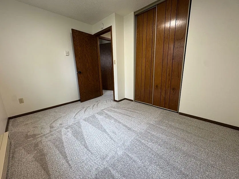 3 bed, 1200 sqft, $1,350 — Photo 2