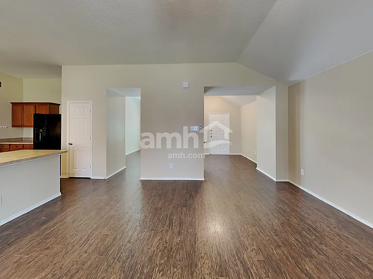 530 Hickory Ln — Photo 8