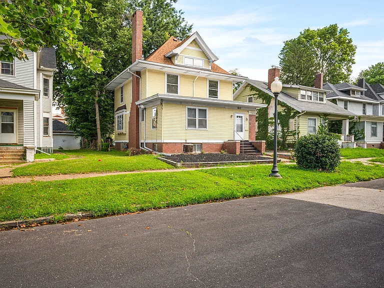 1617 W Barker Ave — Photo 4