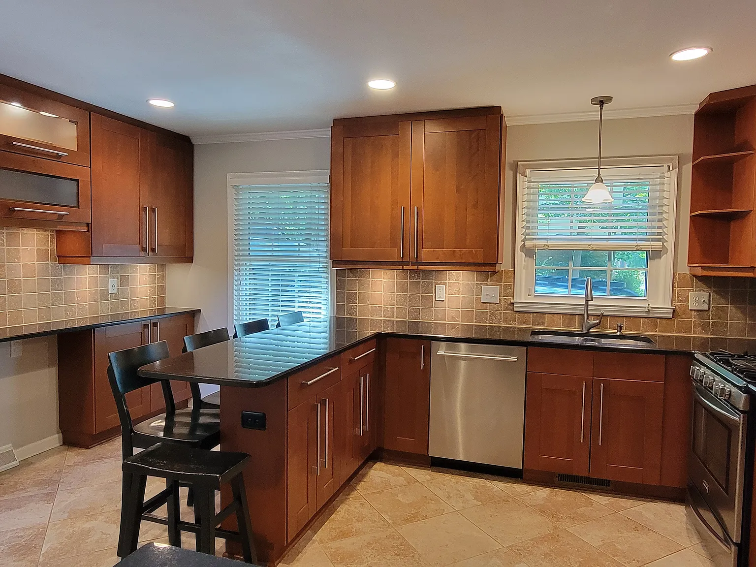 3 bed, 1734 sqft, $2,650 — Photo 2
