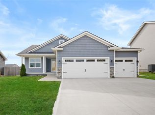 670 SE Maxwell Dr, Waukee, IA 50263