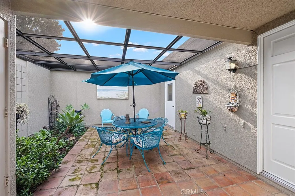 2 bed, 1000 sqft, $3,000 — Photo 3