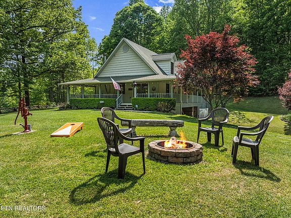 9th image of 1043 Reagan Springs Rd