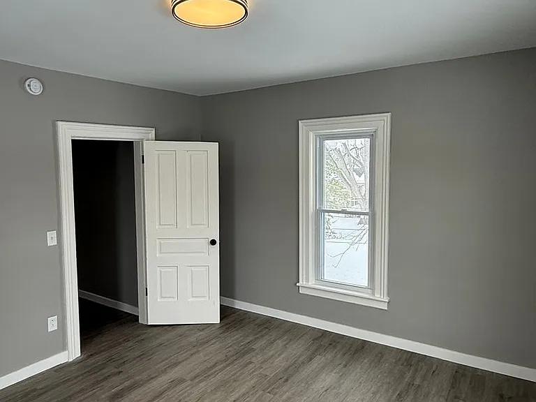 276 E Chicago Blvd — Photo 23