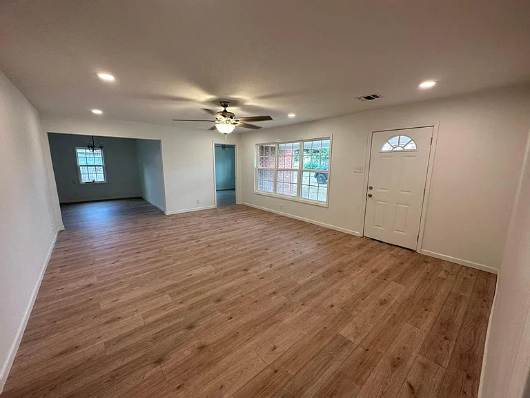 8234 Bluebonnet Dr — Photo 2