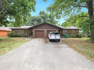 1011 & 1013 Henryetta St, Springdale, AR 72762