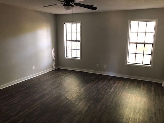 2nd image of 102 Tanglewood Cir