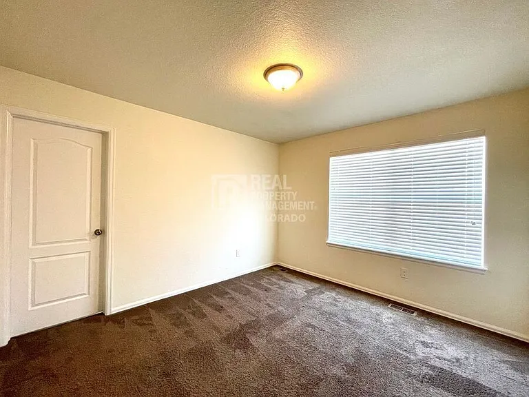 15098 Chicago St — Photo 13