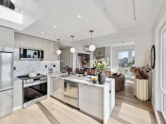 3rd image of 16 West St #1013