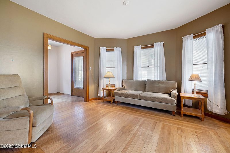 4th image of 2032 Helderberg Avenue