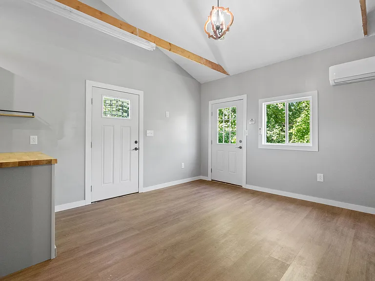 478 Thompkins Ln #B — Photo 9