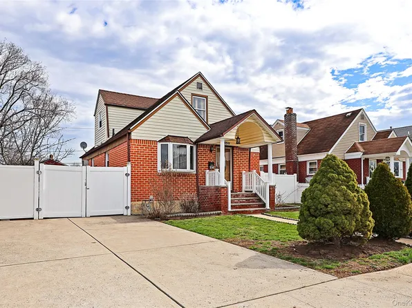 230 S King Street, Elmont, NY 11003