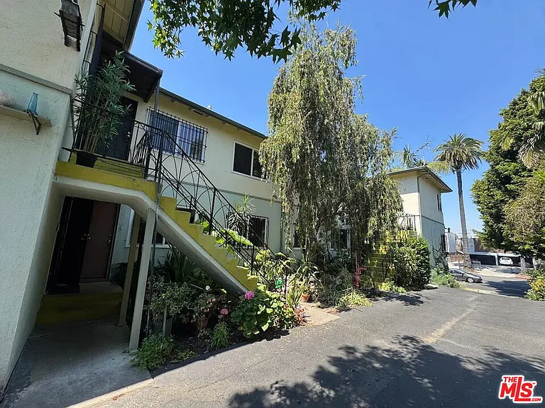 114 S Rampart Blvd — Photo 13