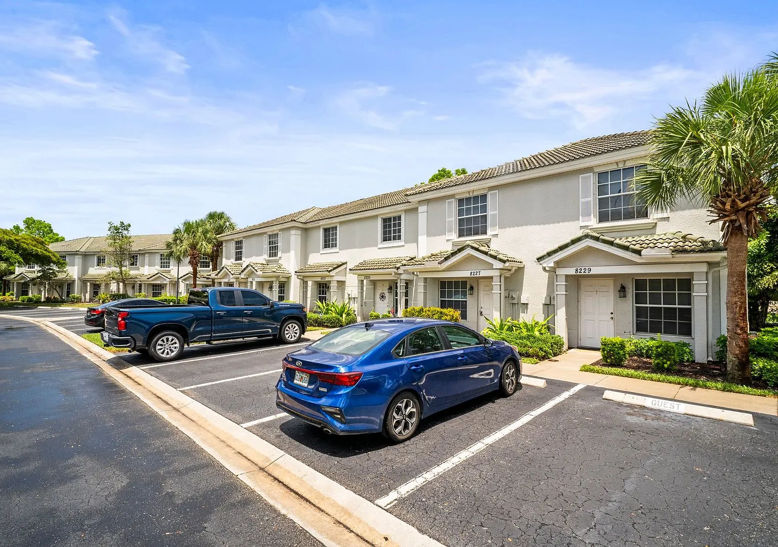 Beautiful Townhome 2-bedroom, 2.5-bathroom in the desirable Fort Myers — Photo 3