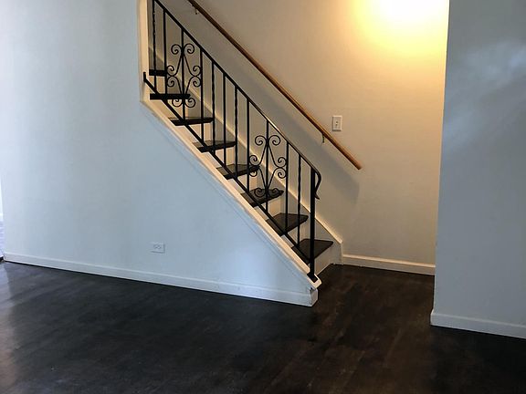 4th image of 2036 Duxbury Ct