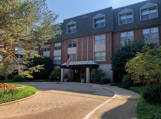 800 Deerfield Rd APT 203, Highland Park, IL 60035