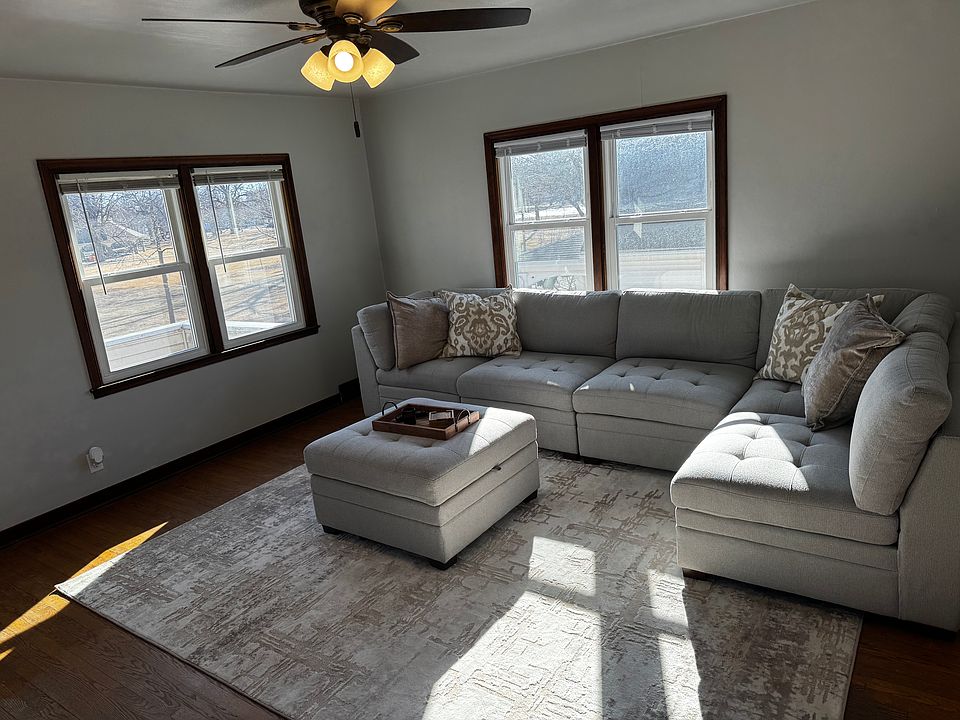 1st image of 810 10th Ave #810