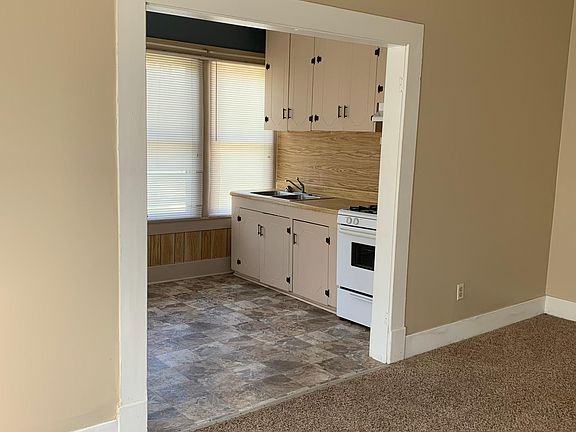 4th image of 3905 Elston St #B