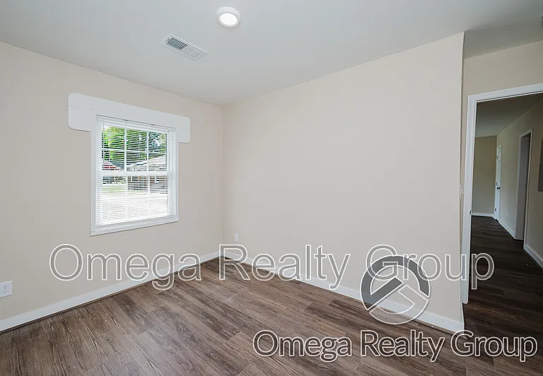 12 E Clay St — Photo 23