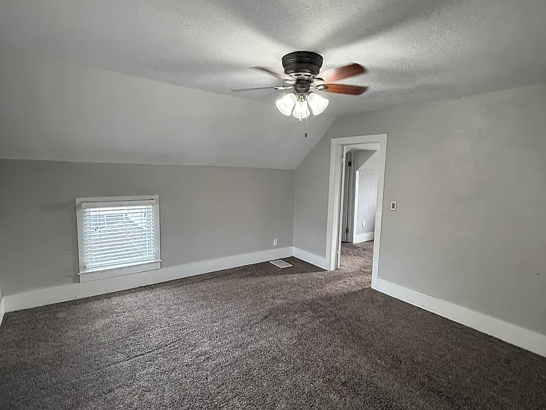 102 SW Walnut St — Photo 24