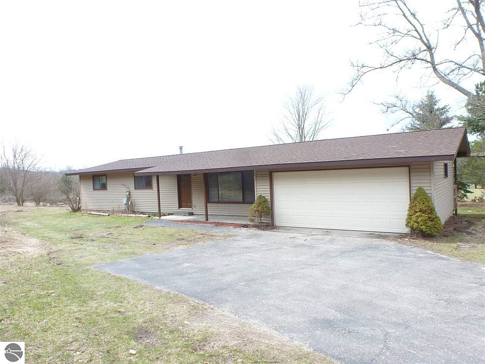 1st image of 8549 Fairway Dr