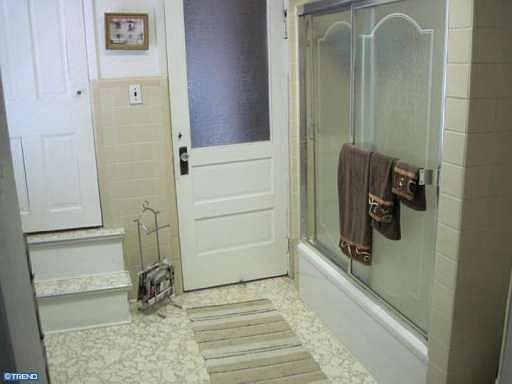 3rd image of 6401 Lawndale Ave