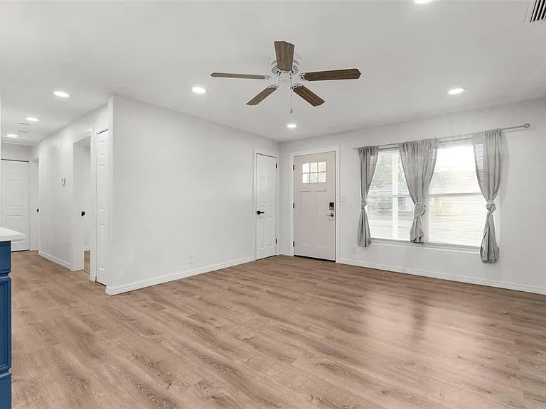 2203 Nottingham Rd — Photo 2